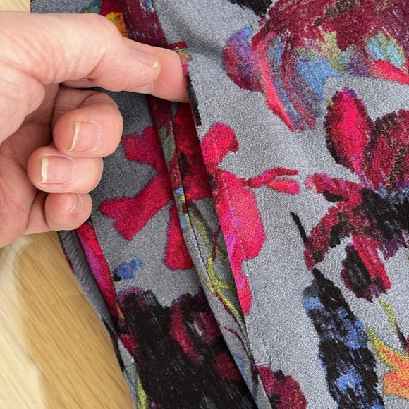 EUC Habitat dark grey shirt dress w lg red pink floral print 1/2 button front - Picture 8 of 13